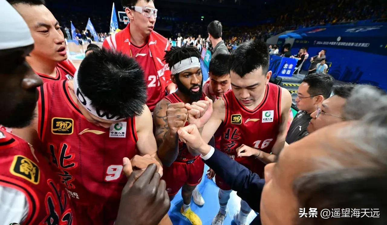 爱游戏娱乐-深圳队轻取北京队，周琦带队取胜