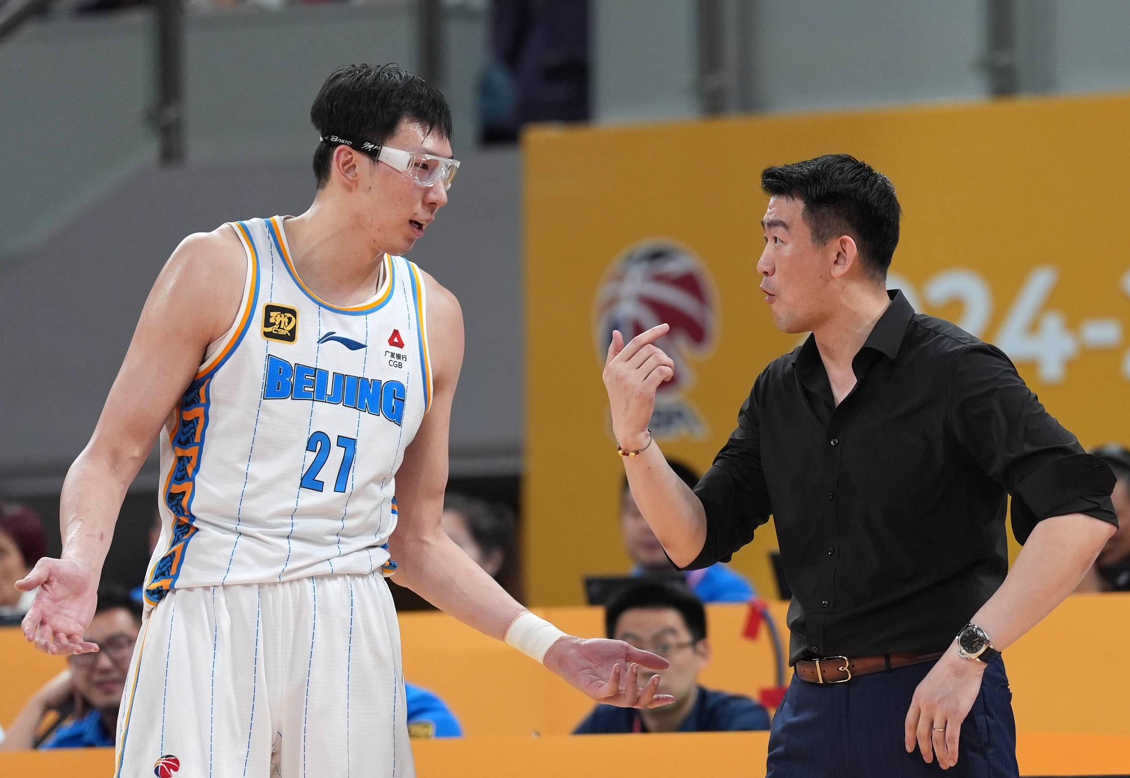 山东队鏖战新疆队，周琦状态火热