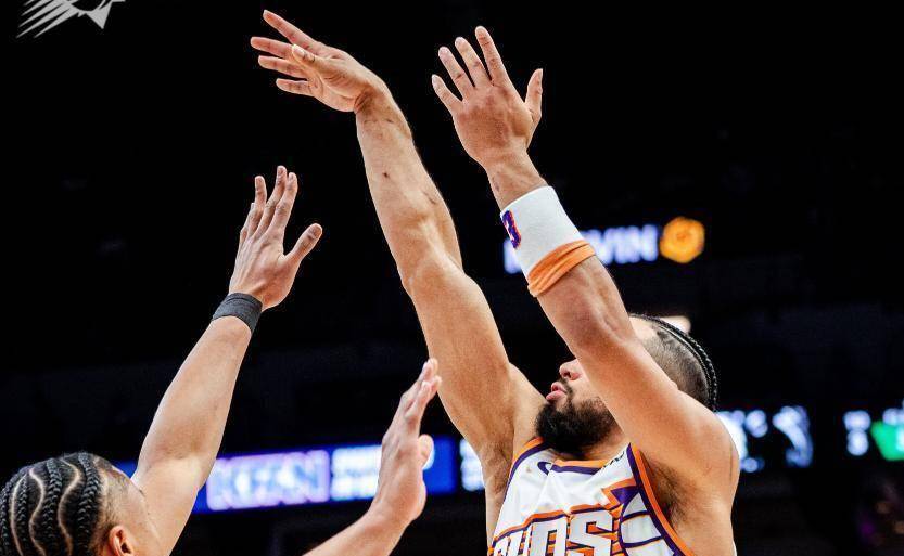 湖人碾压上海队，戈贝尔点燃赛场