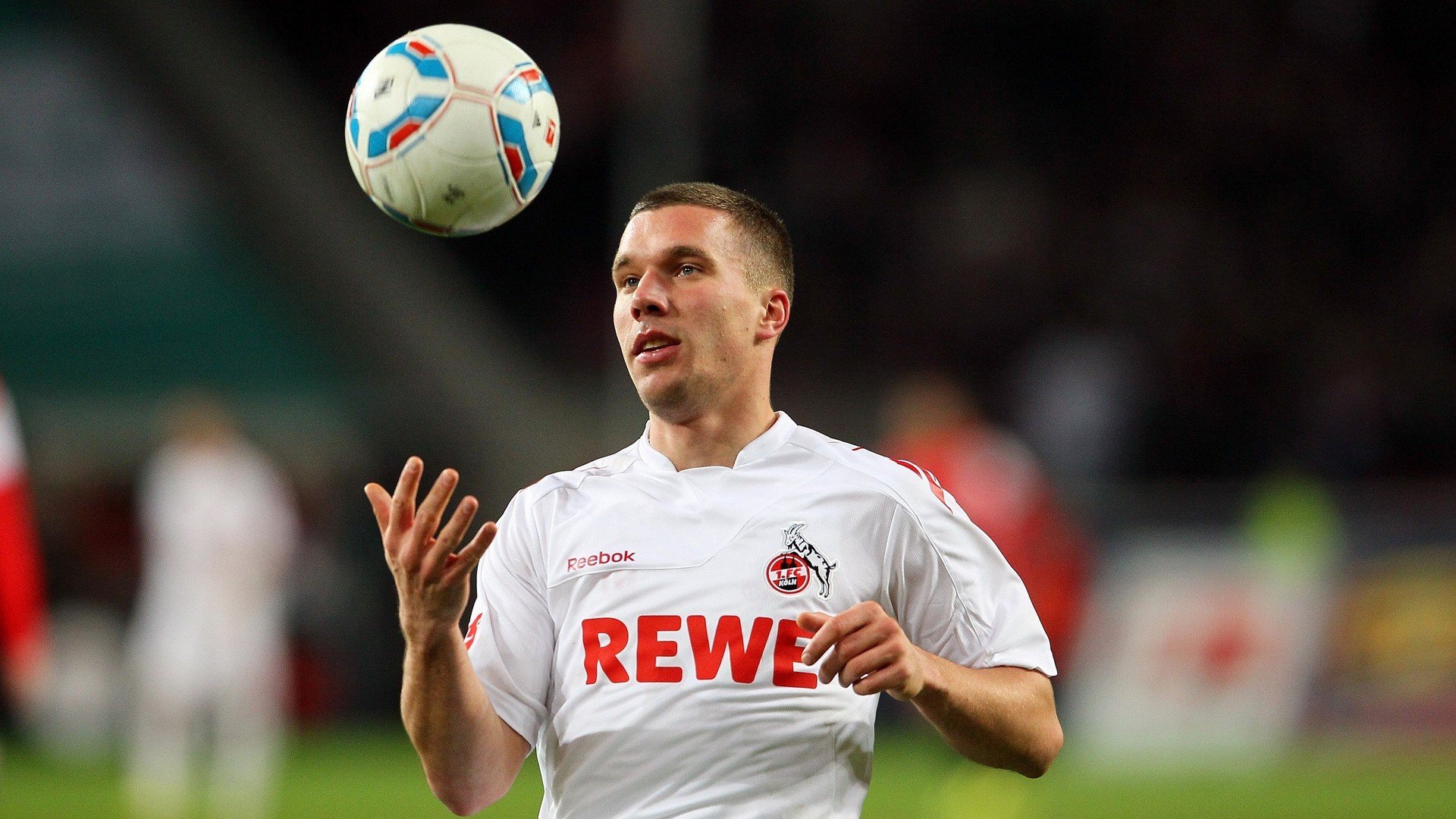 德甲争冠战之夜，恩比德连续得分拉开差距，体育叙事中的时间悖论